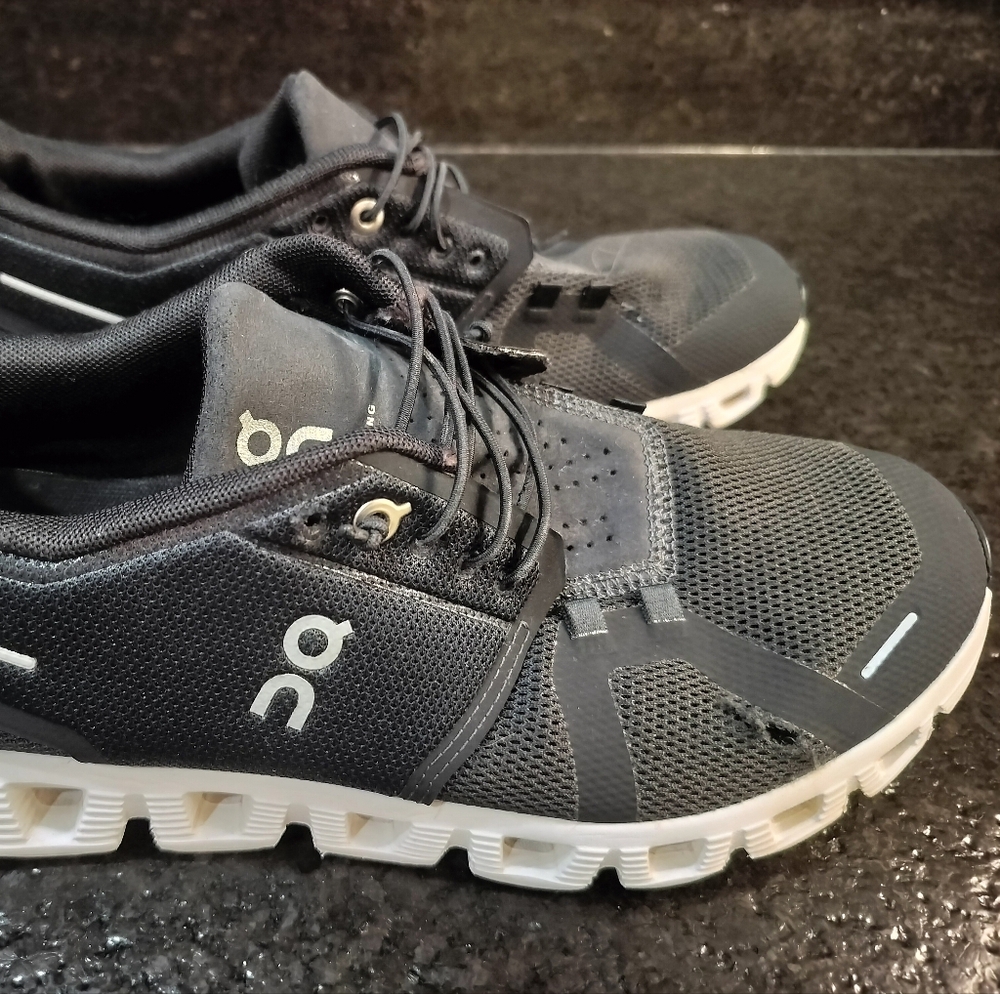 Women's On Running Cloud 5 Black White US 9.5